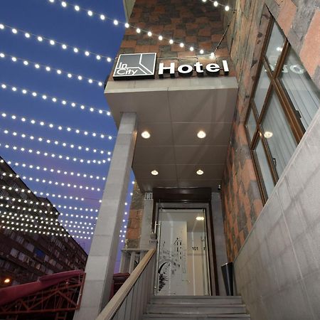 In City Hotel Yerevan Bagian luar foto