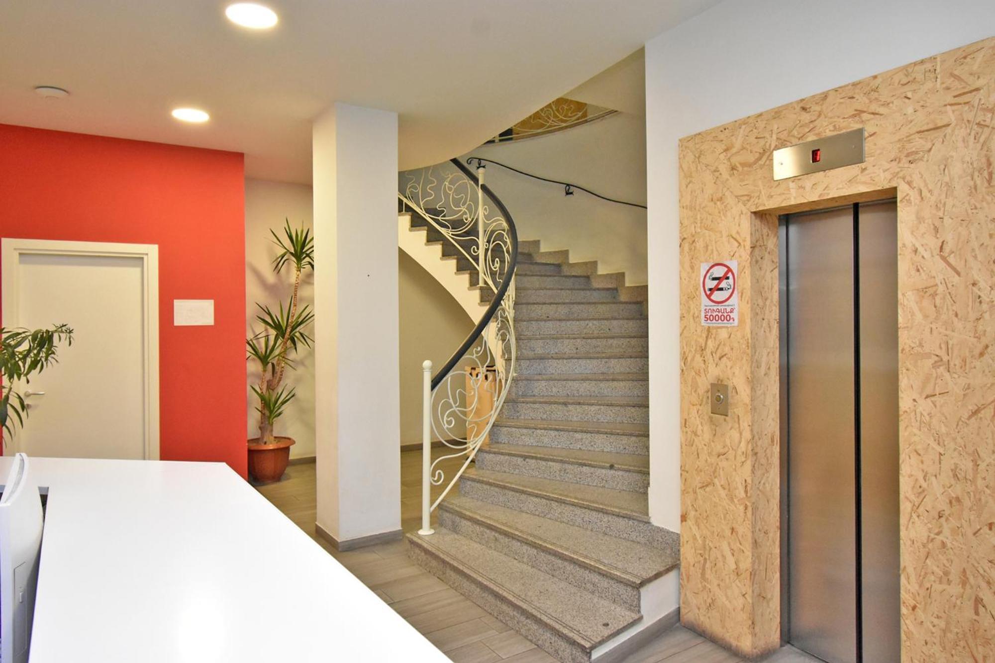 In City Hotel Yerevan Bagian luar foto