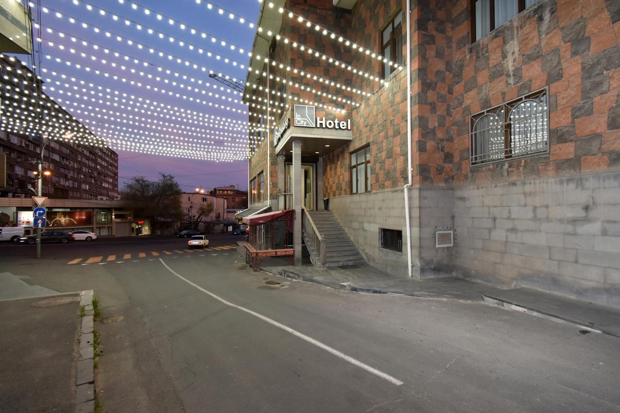 In City Hotel Yerevan Bagian luar foto